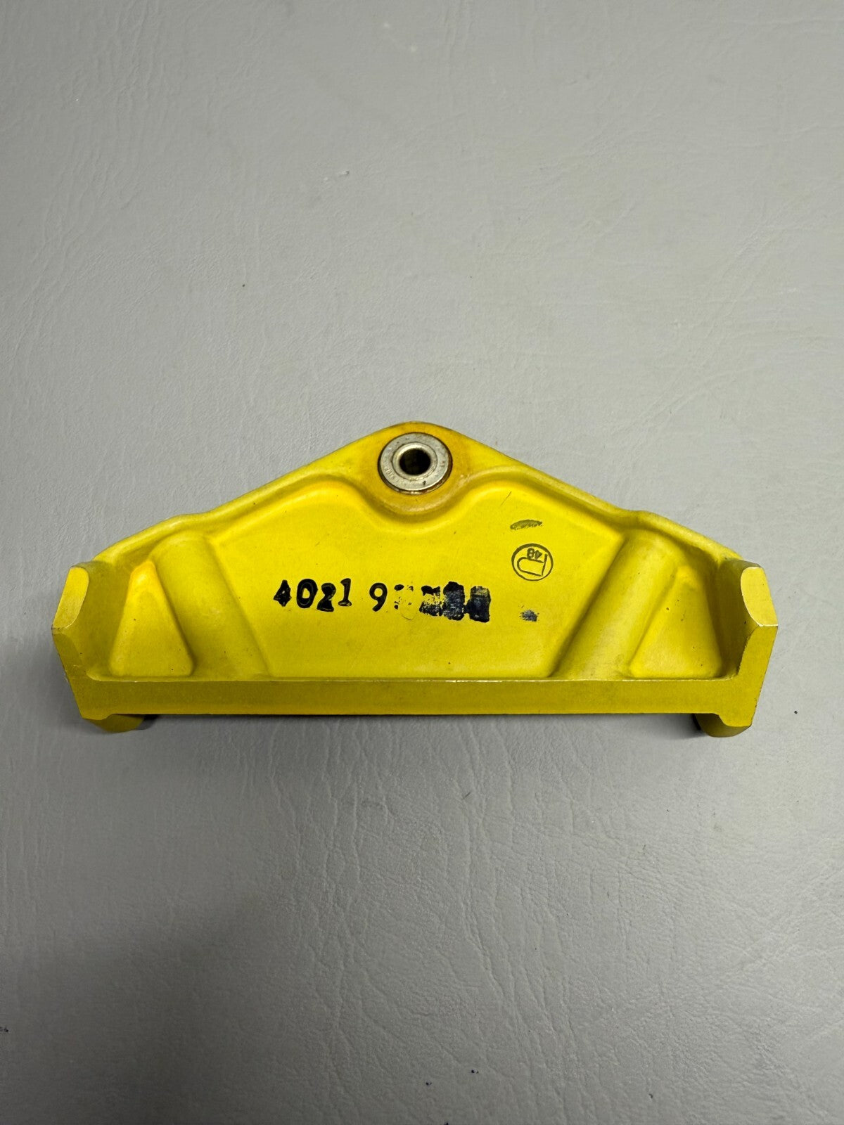 Piper Hinge Bracket P/N 40218