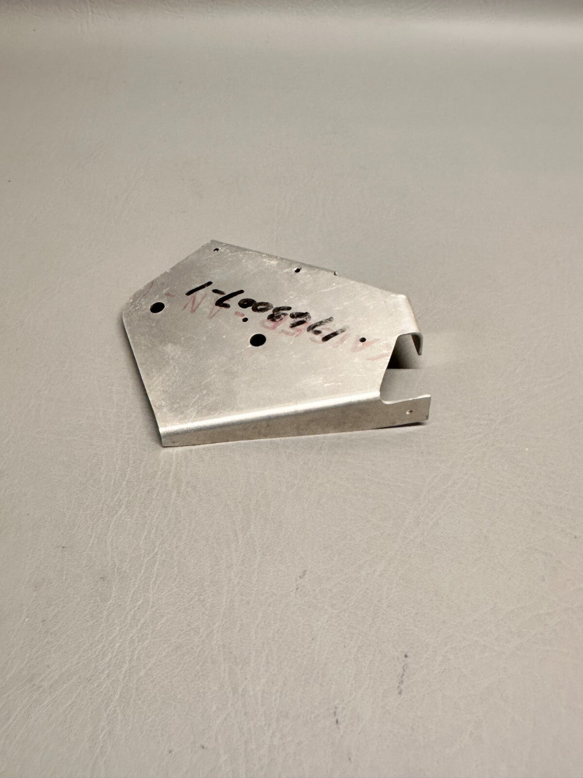 1763007-1 Cessna Cardinal Pully Bracket LH