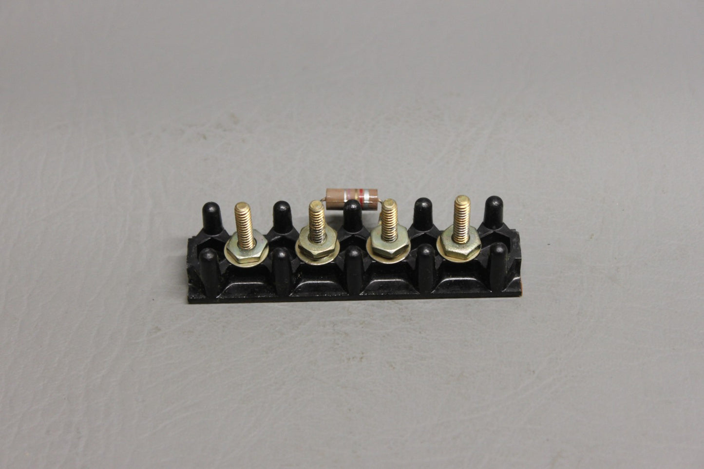 79152-002  PIPER STRIP ASSY