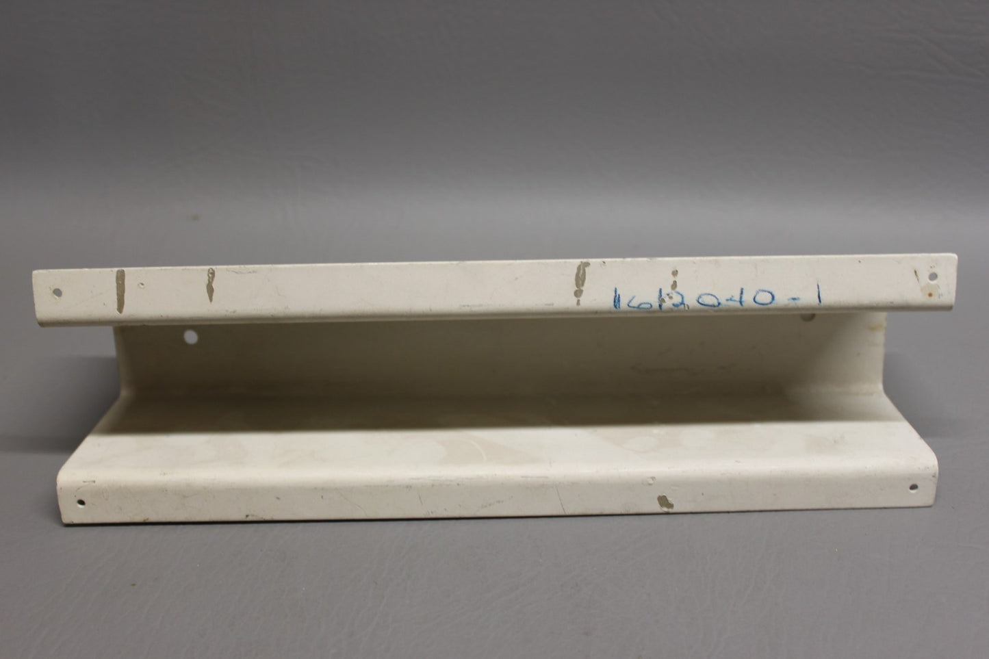 1612040-1 Cessna Shield