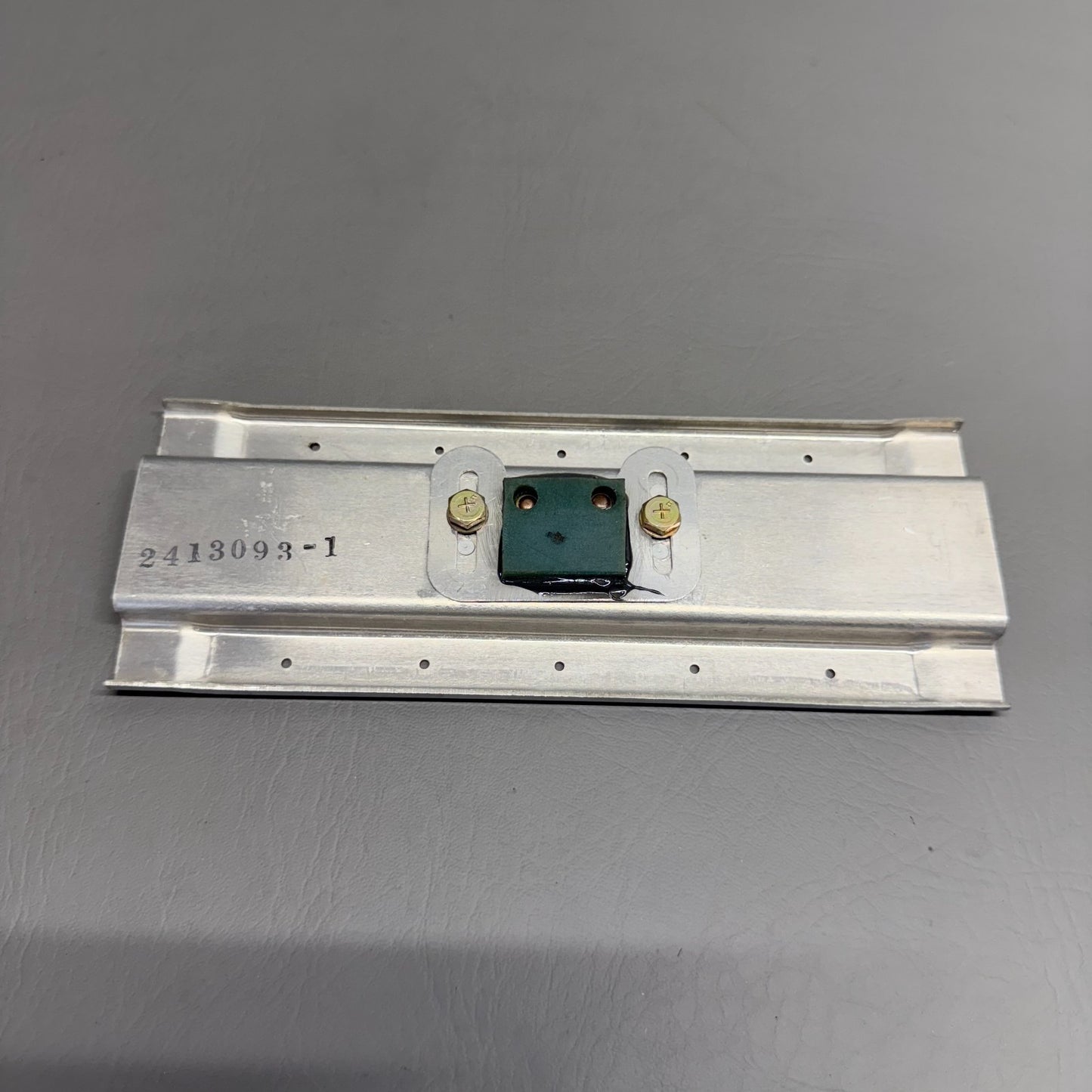 2413093-1 Cessna Stop Assembly