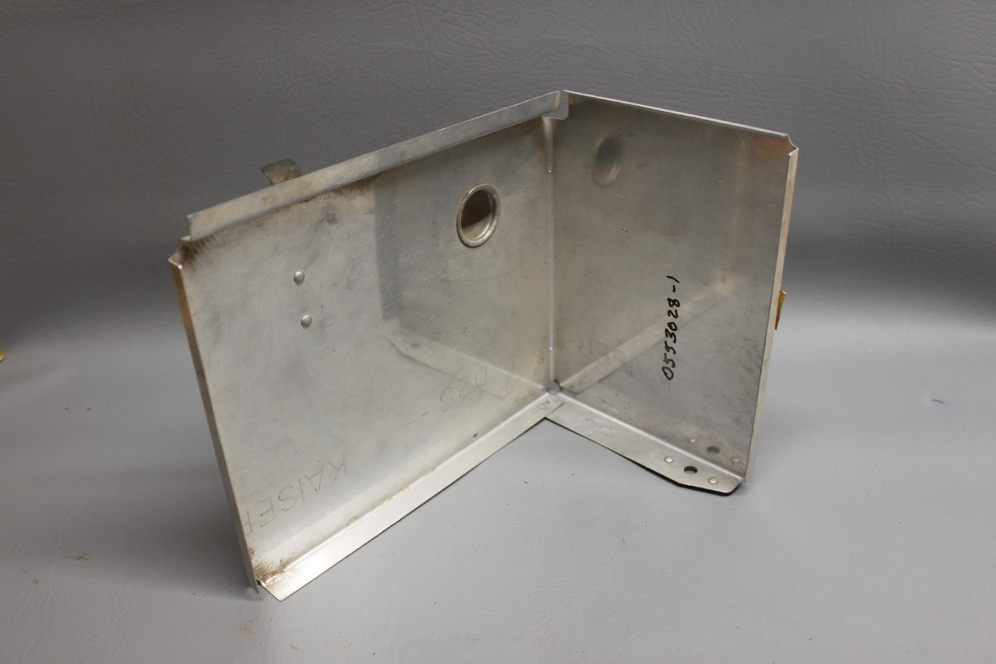 0553028-1 CESSNA BATTERY SHIELD ASSY