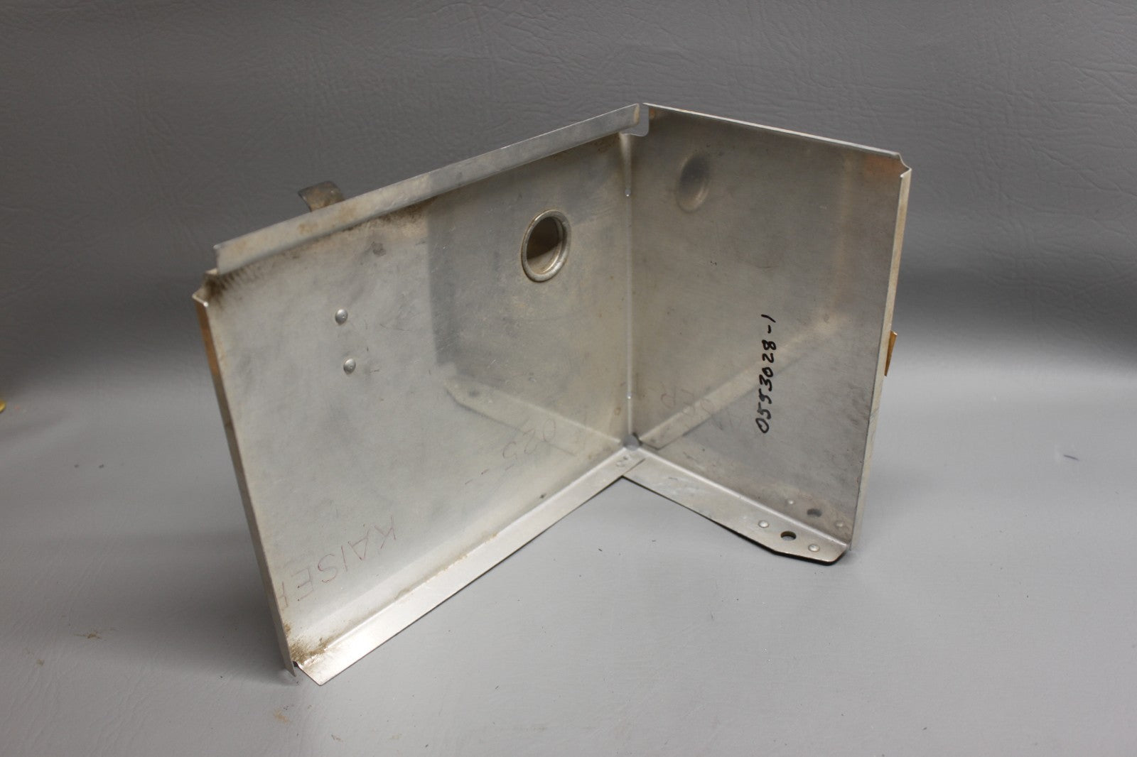 0553028-1 CESSNA BATTERY SHIELD ASSY