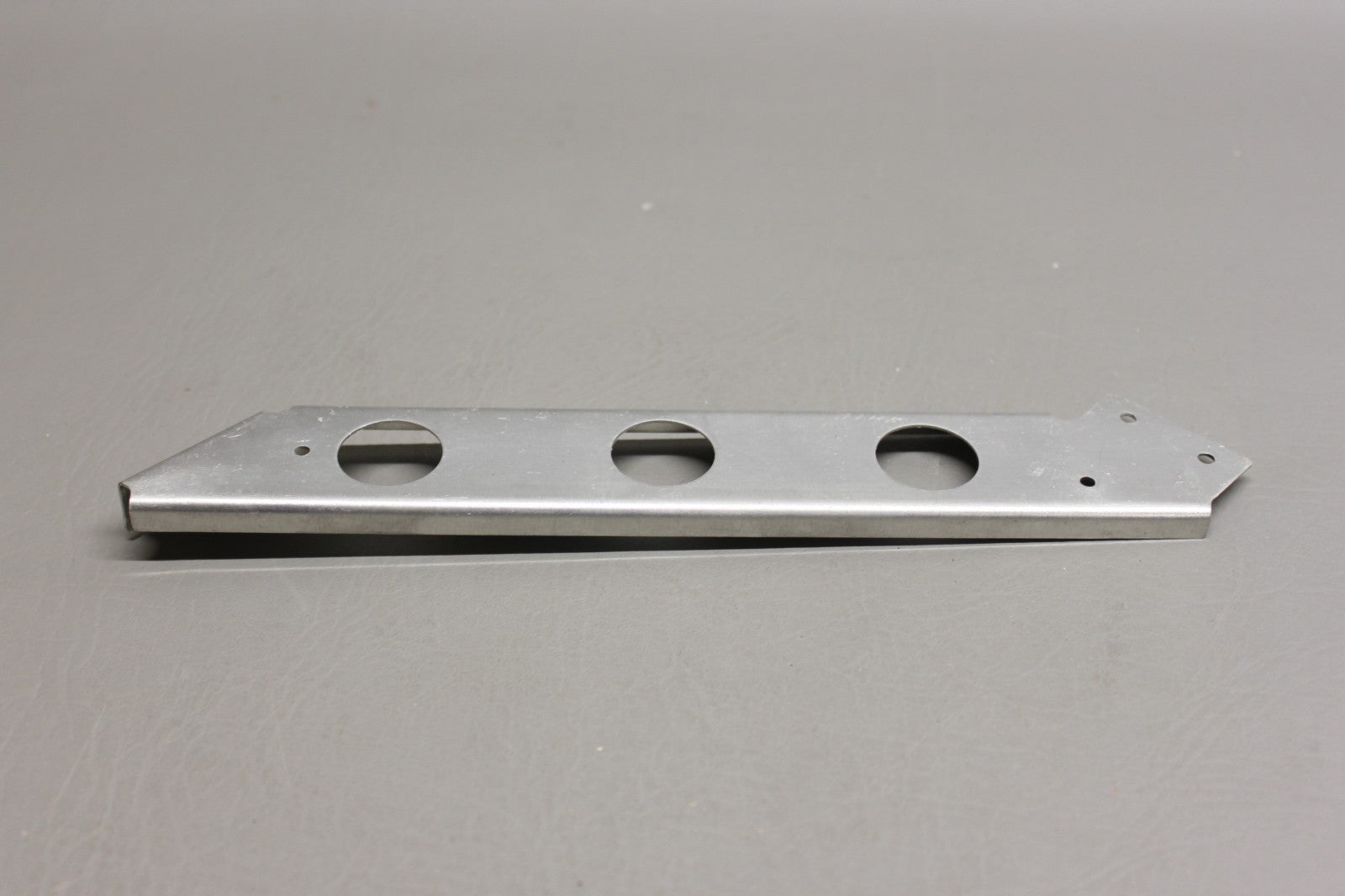 1457005-3 Cessna Baffle Bracket Support