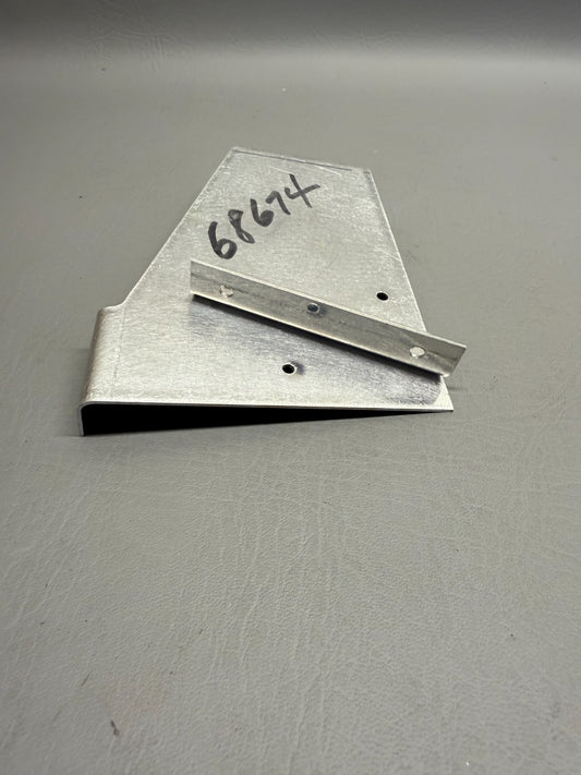 68674-000 Piper Bracket Assy