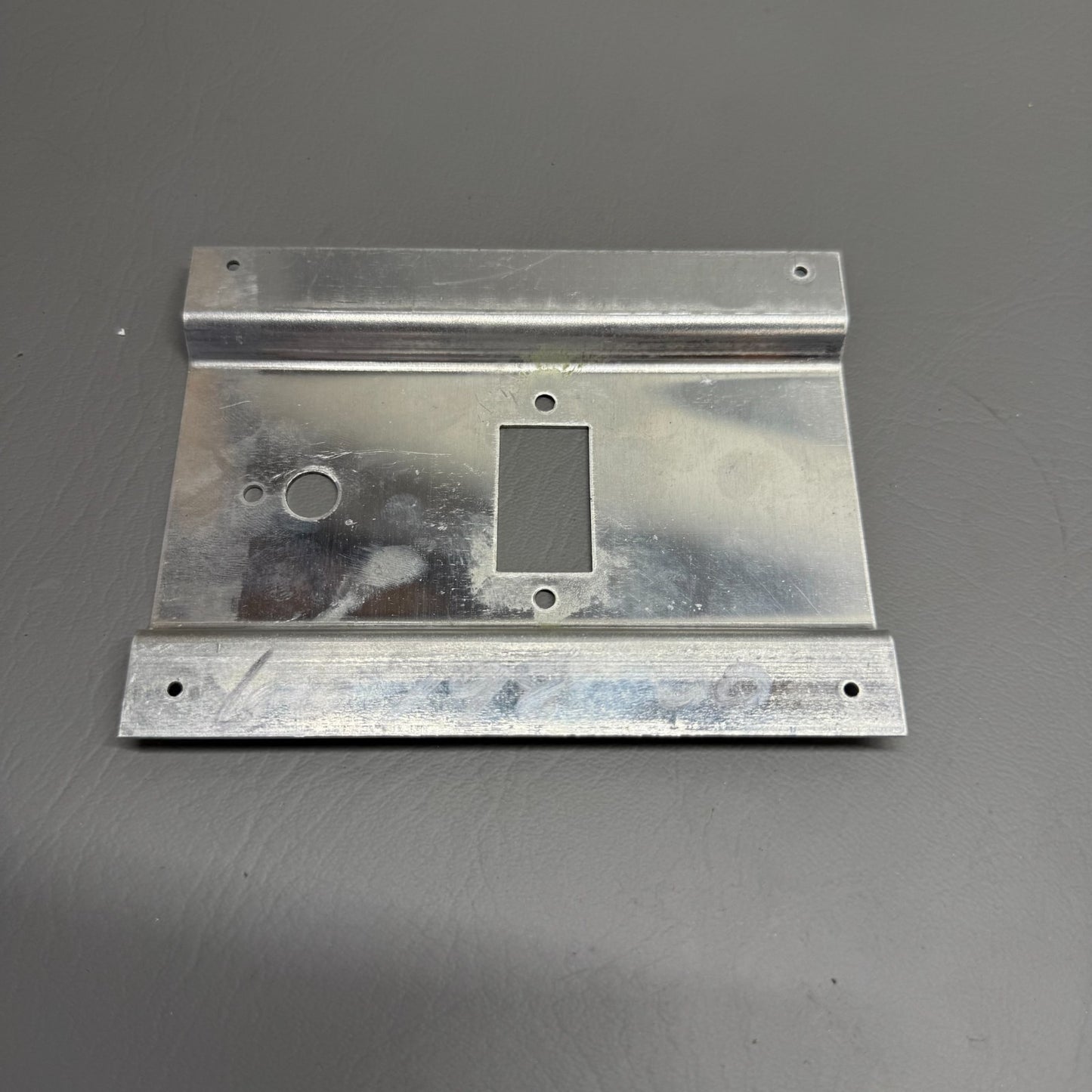 66798-000 Piper Auto Flite Bracket