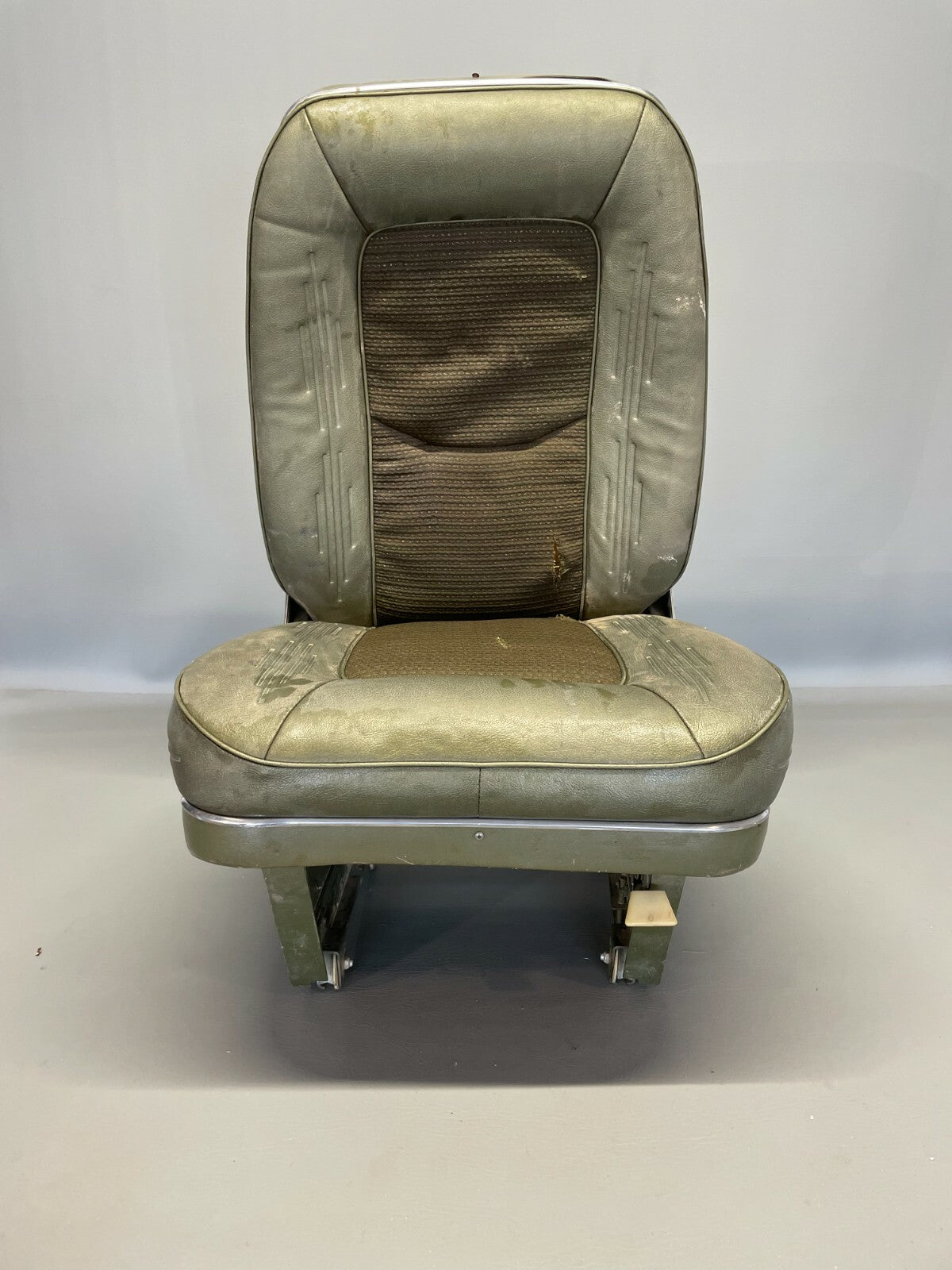 Cessna 177 Cardinal Front Seat Assy P/N 1715004-2