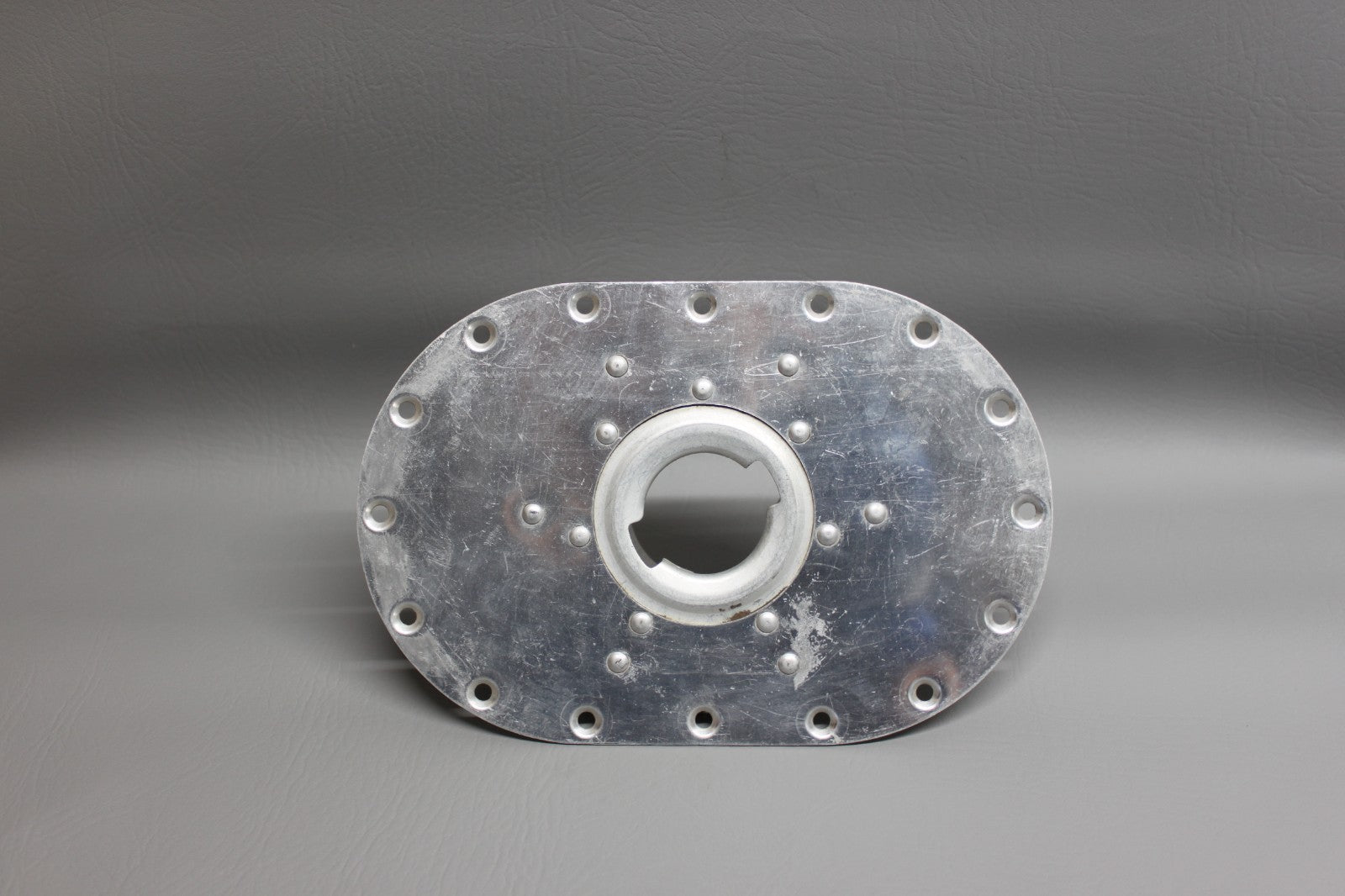 2009015-4 Cessna Fuel Filler Door Assembly
