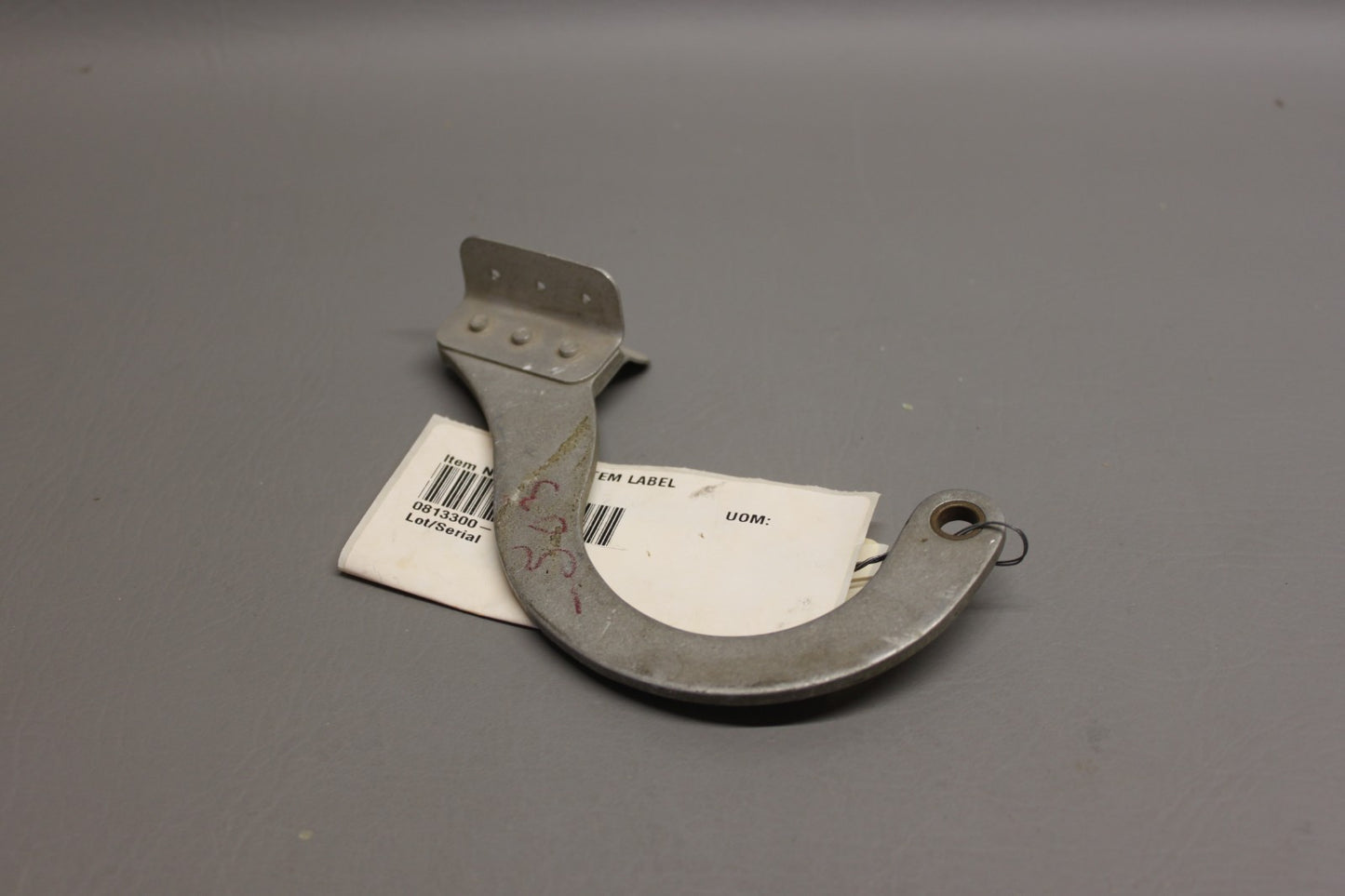 0813300-7 Cessna 310 Nose Gear Door Hinge
