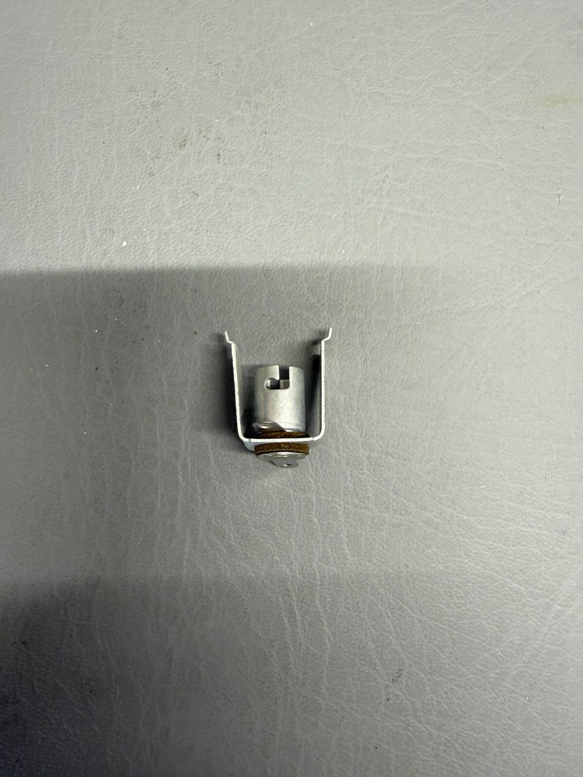 67418-000 Piper Holder