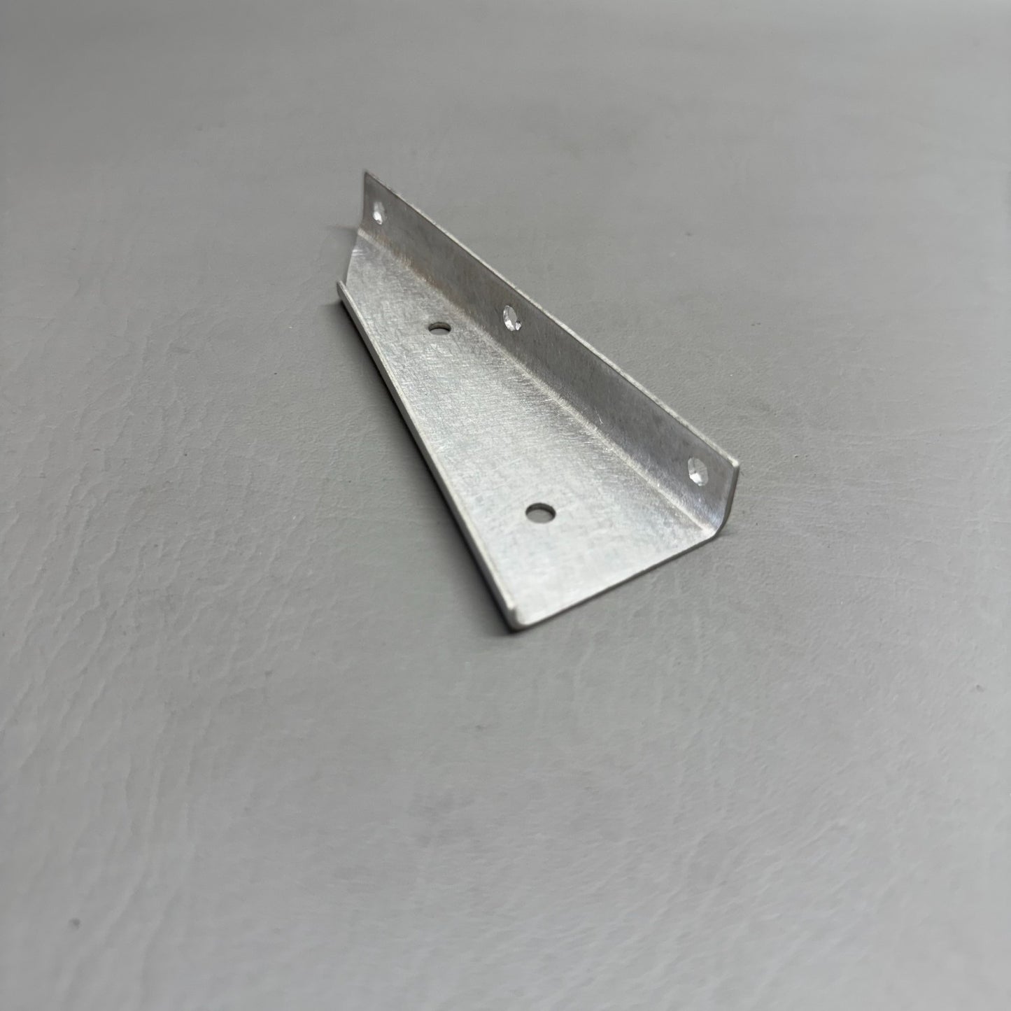 5027000-40 Cessna Main Gear Door Hinge Bracket RH