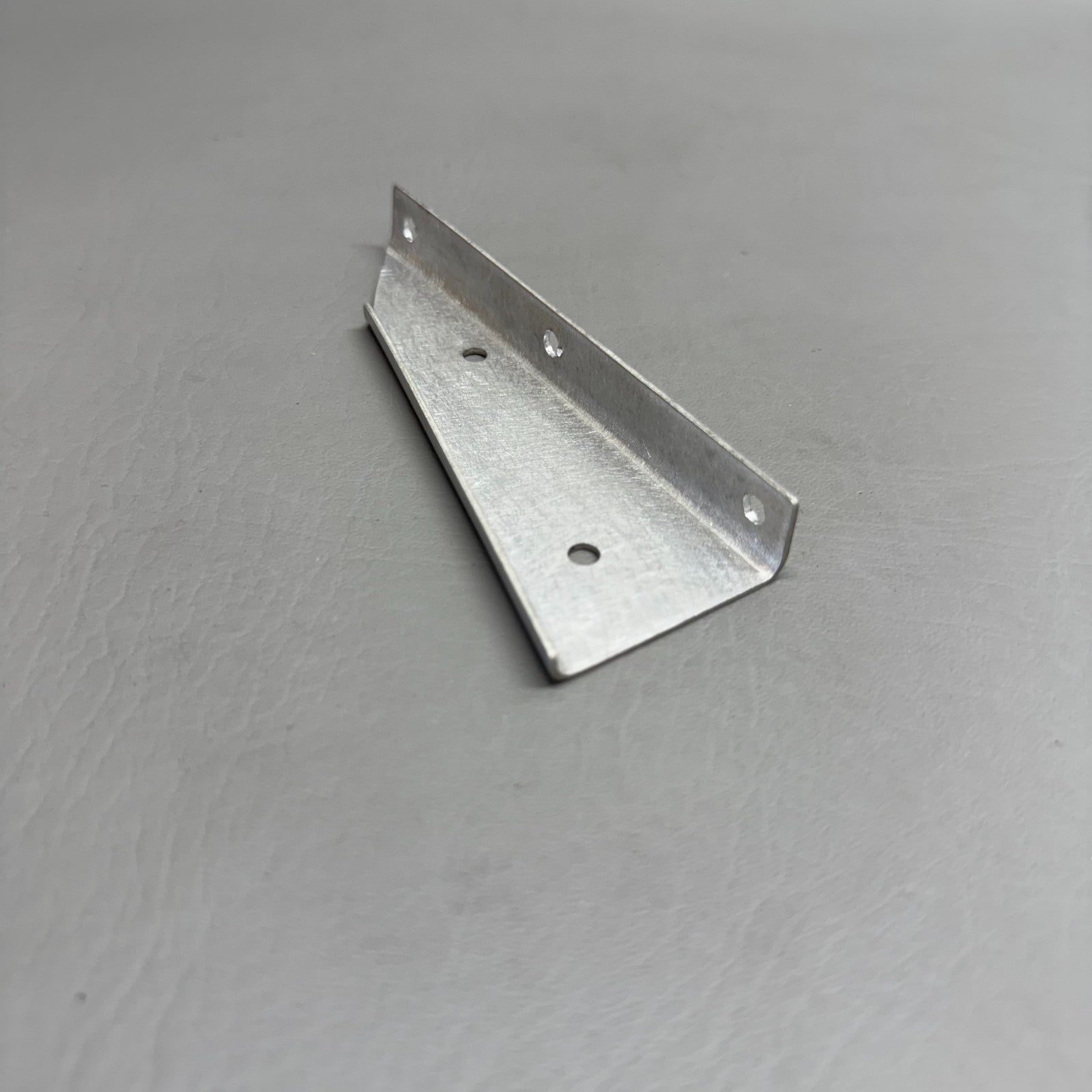 5027000-40 Cessna Main Gear Door Hinge Bracket RH