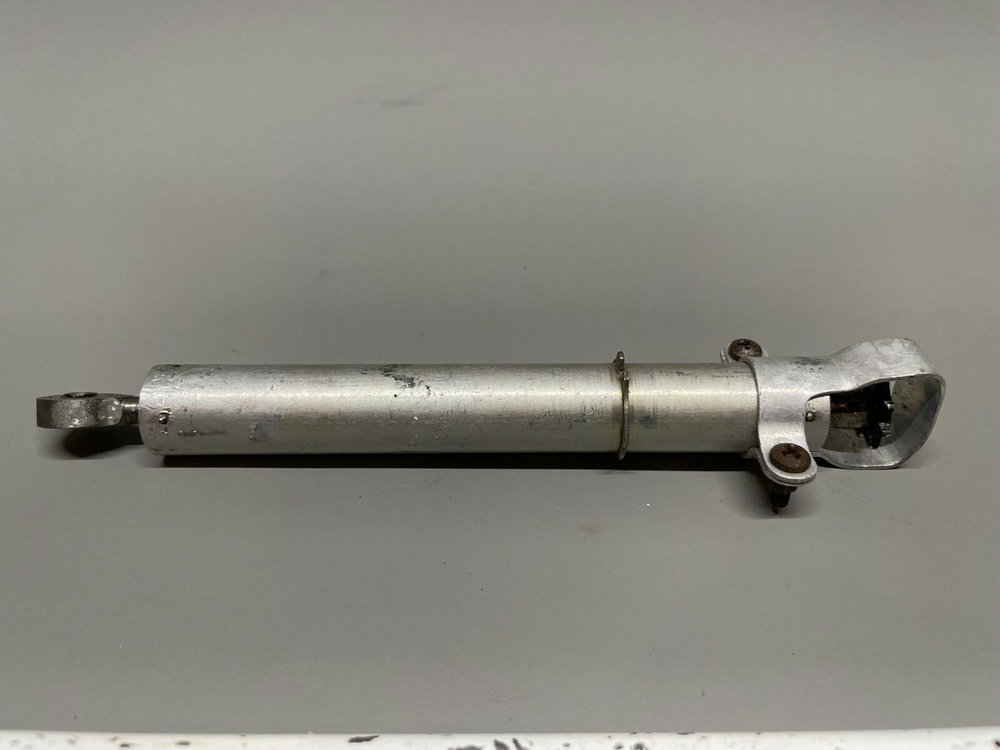 Cessna 310 Elevator Trim Tab Actuator Assy With Rod