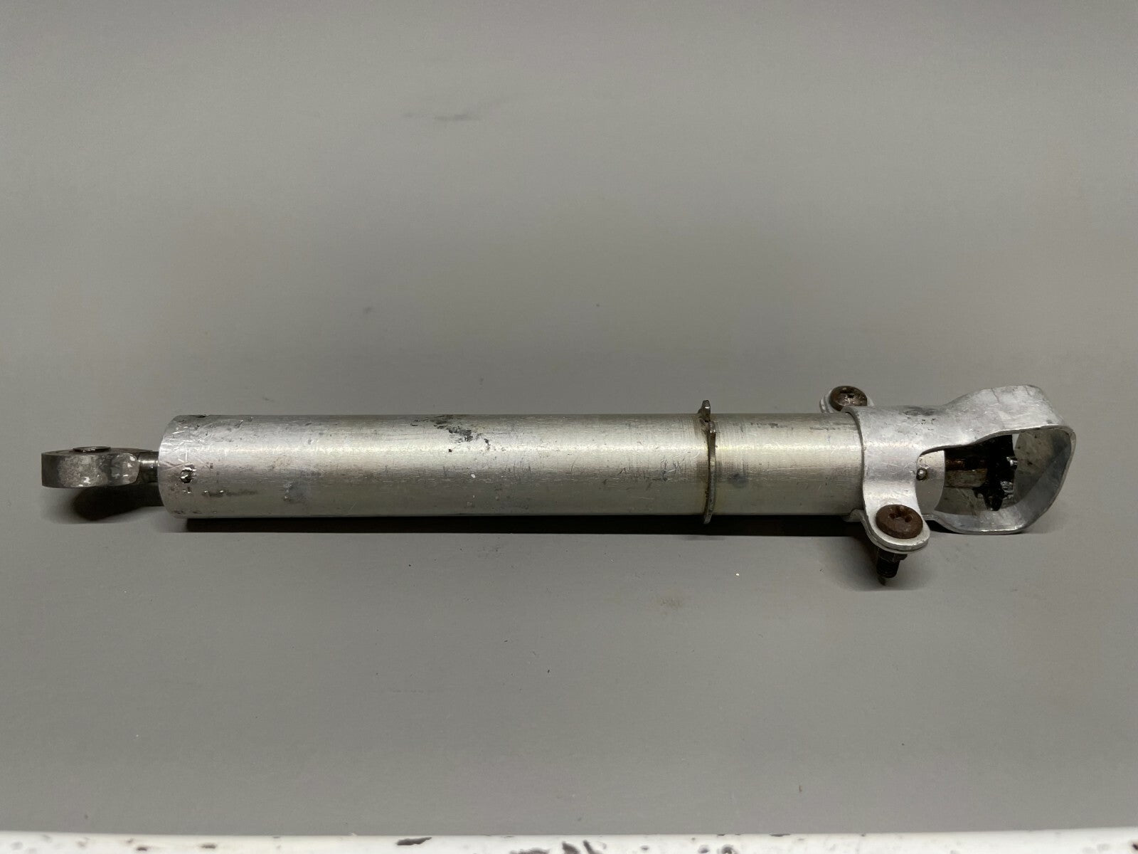 Cessna 310 Elevator Trim Tab Actuator Assy With Rod