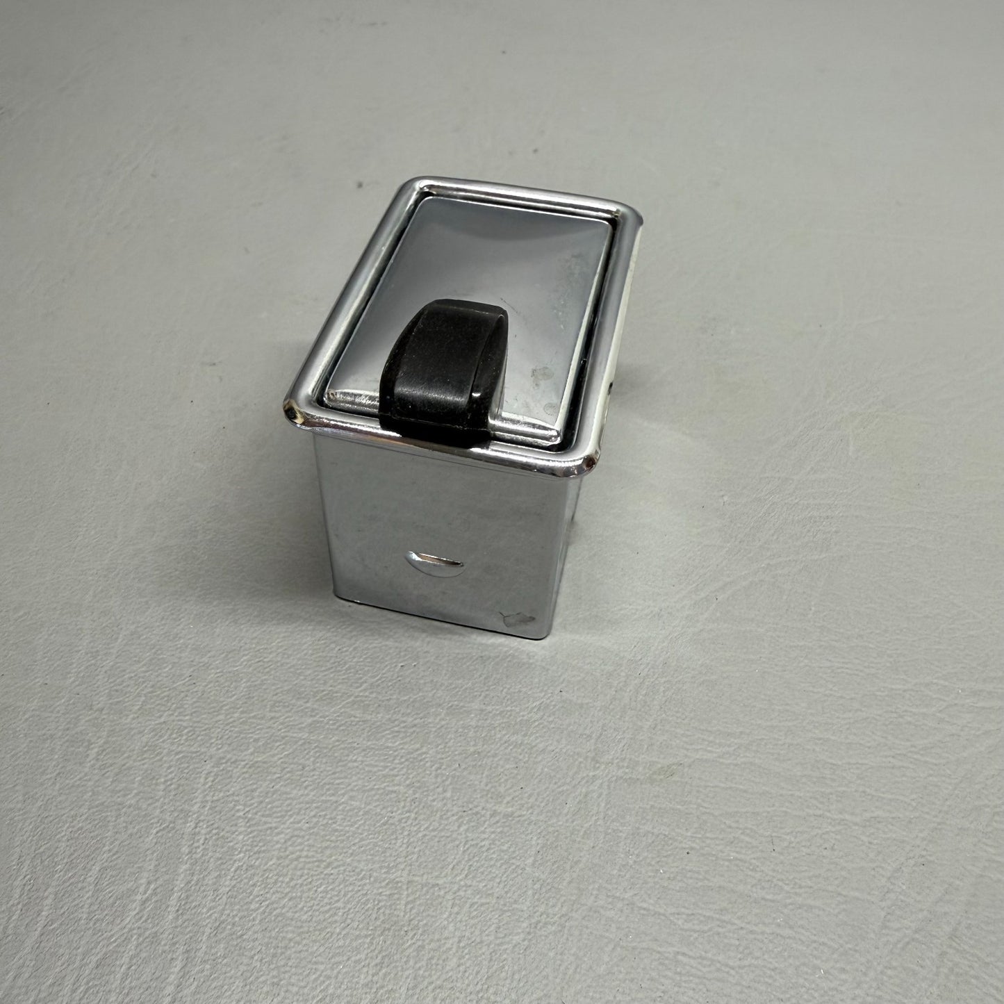 489-389 Piper Ashtray