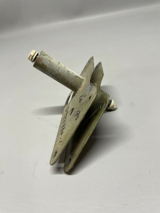 Cessna A185F/172N Aileron Bellcrank Assy LH P/N 0422430-1