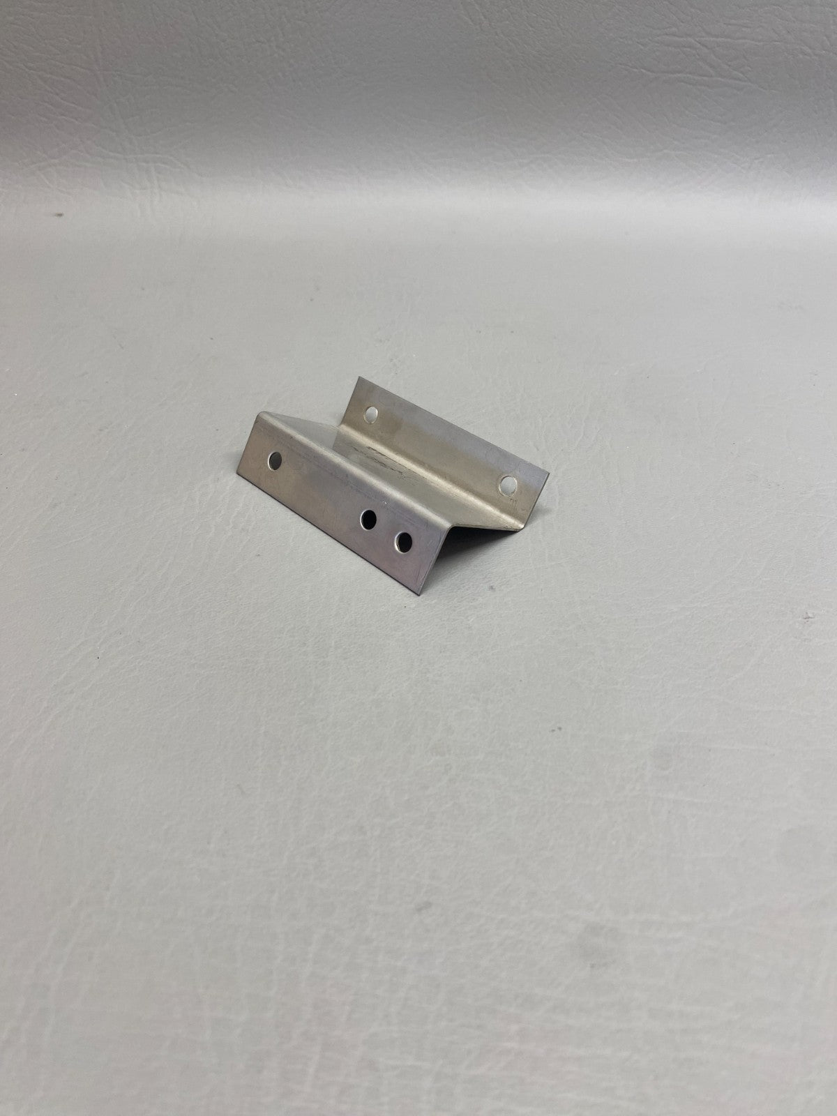 5653006-1 Cessna Bracket with 8130