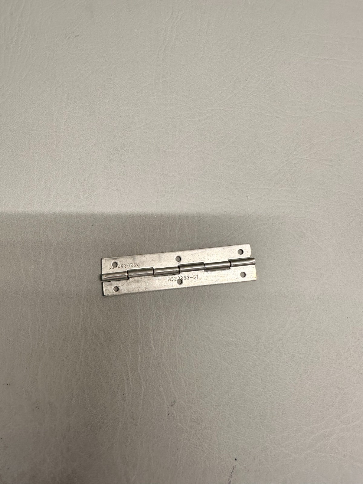 1250839-20 Cessna Hinge
