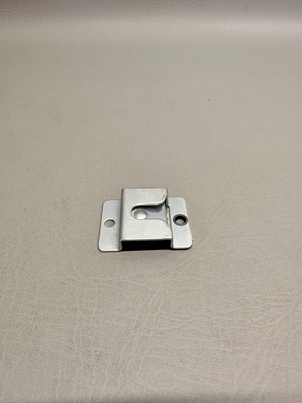 554-686 Piper Clip