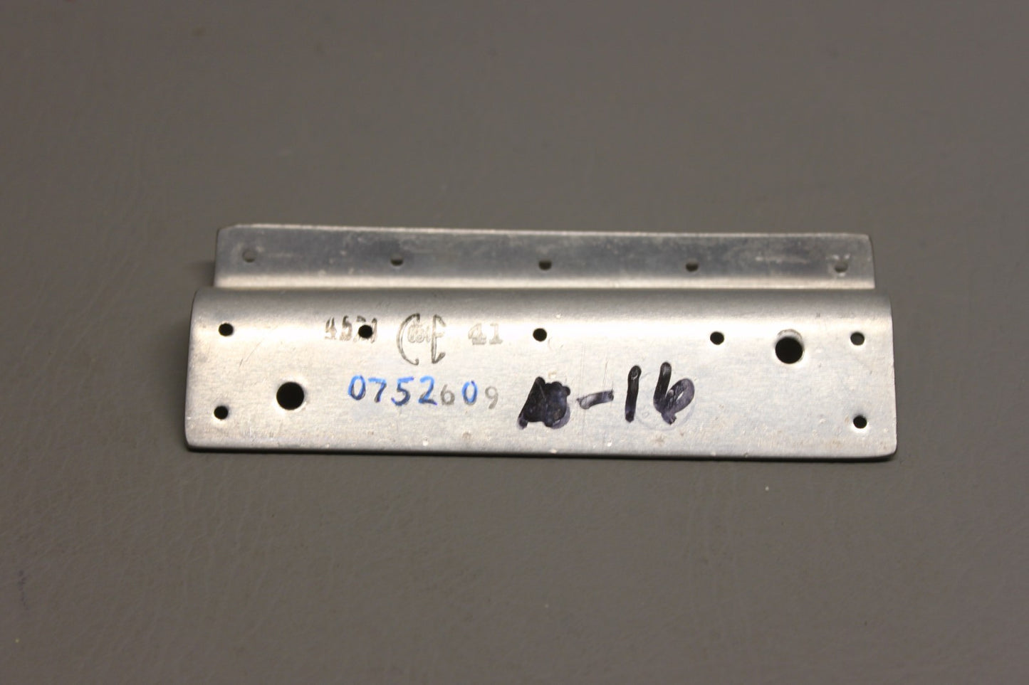 0752609-16 Cessna Bracket