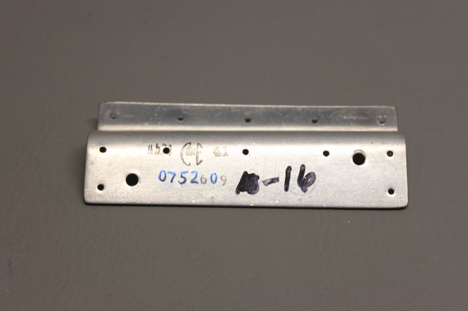 0752609-16 Cessna Bracket