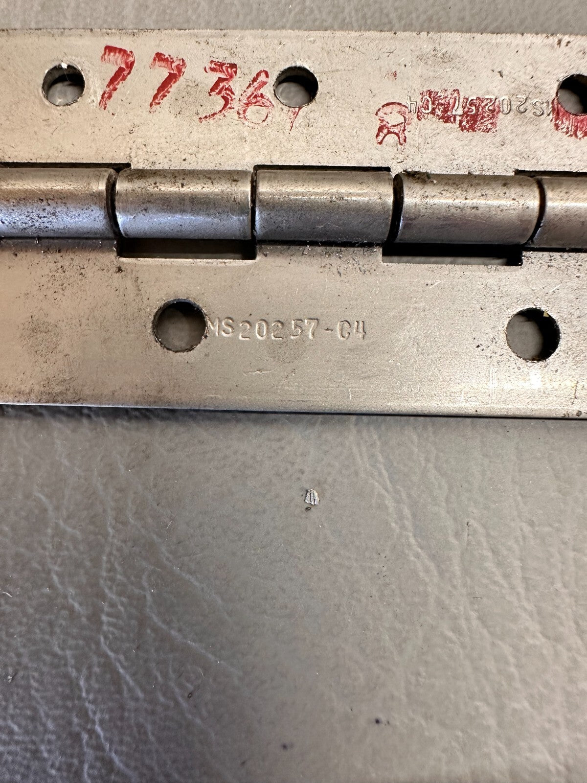 77367-008 Piper Tomahawk Flap Hinge