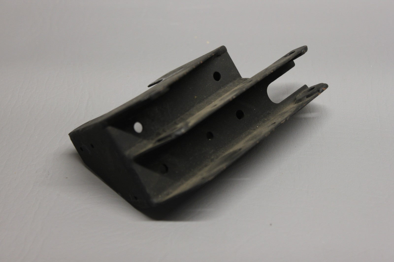 31003-000 Piper Hinge Assy