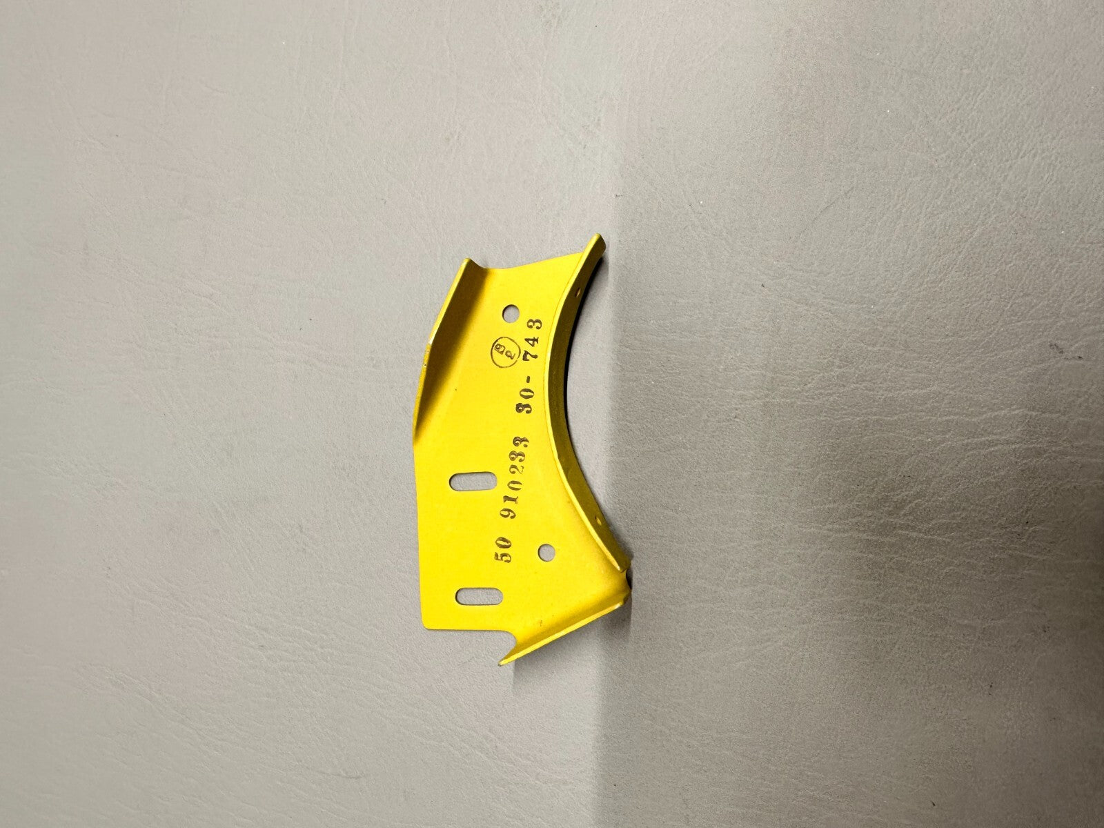 50-910233-30 Beechcraft Bracket
