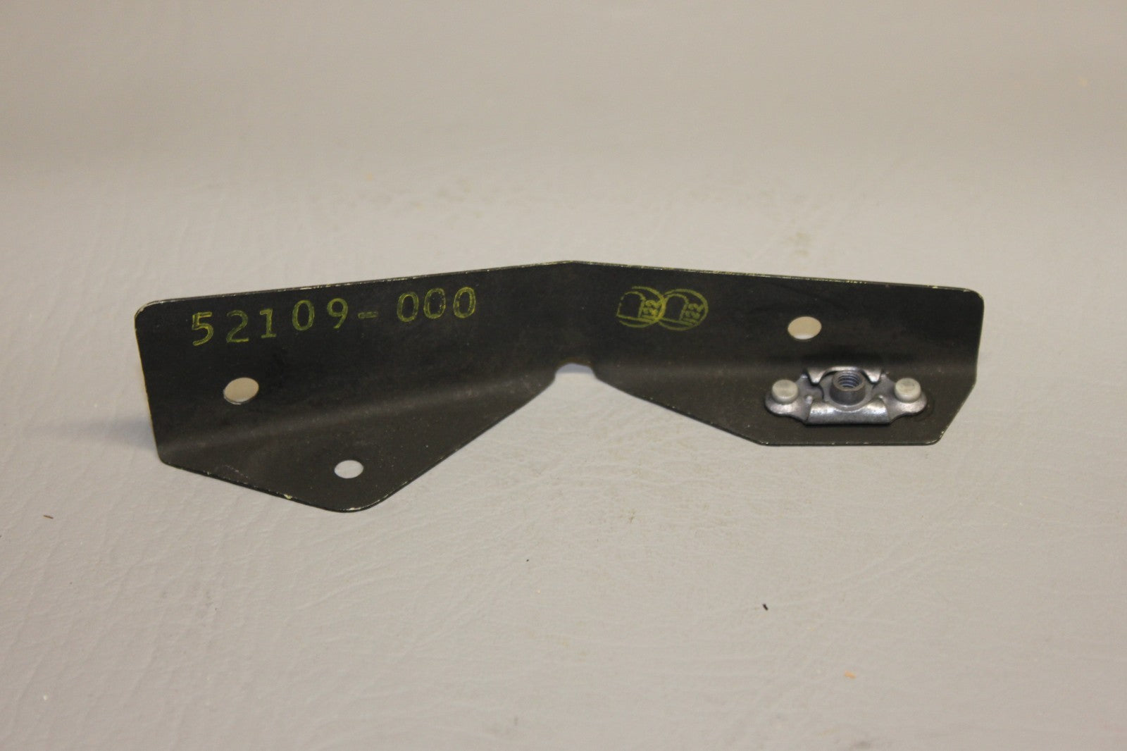 52109-000 Piper Bracket