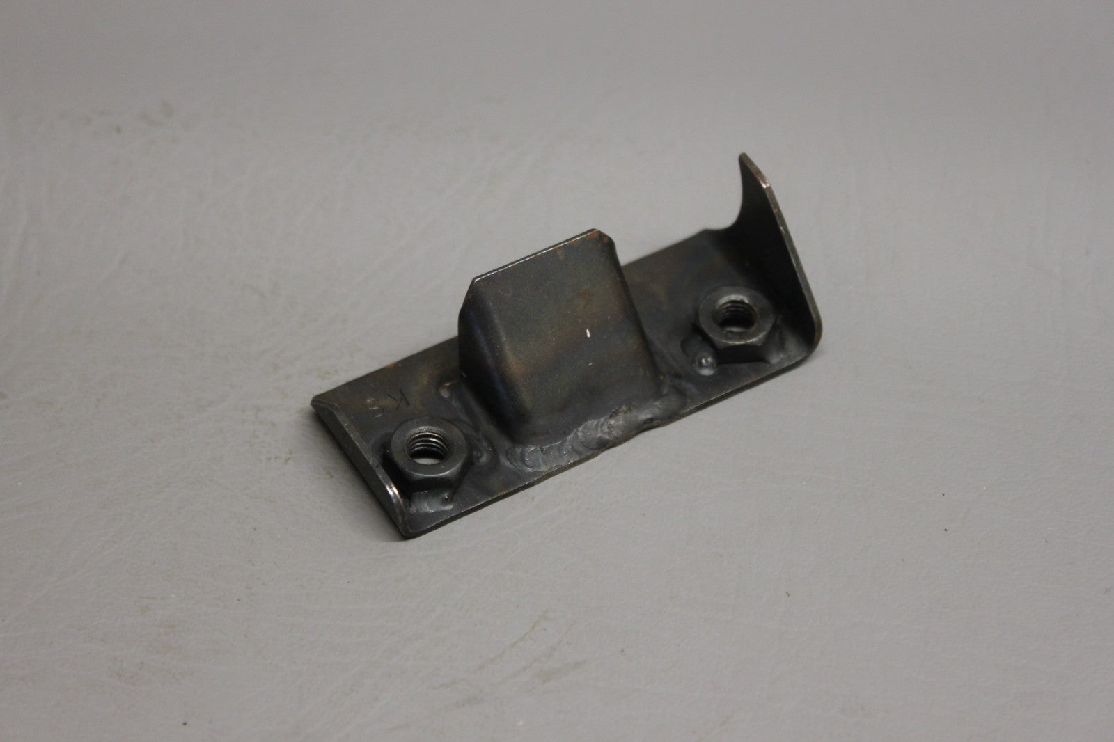 28624-002 Piper Flap Torque Bracket